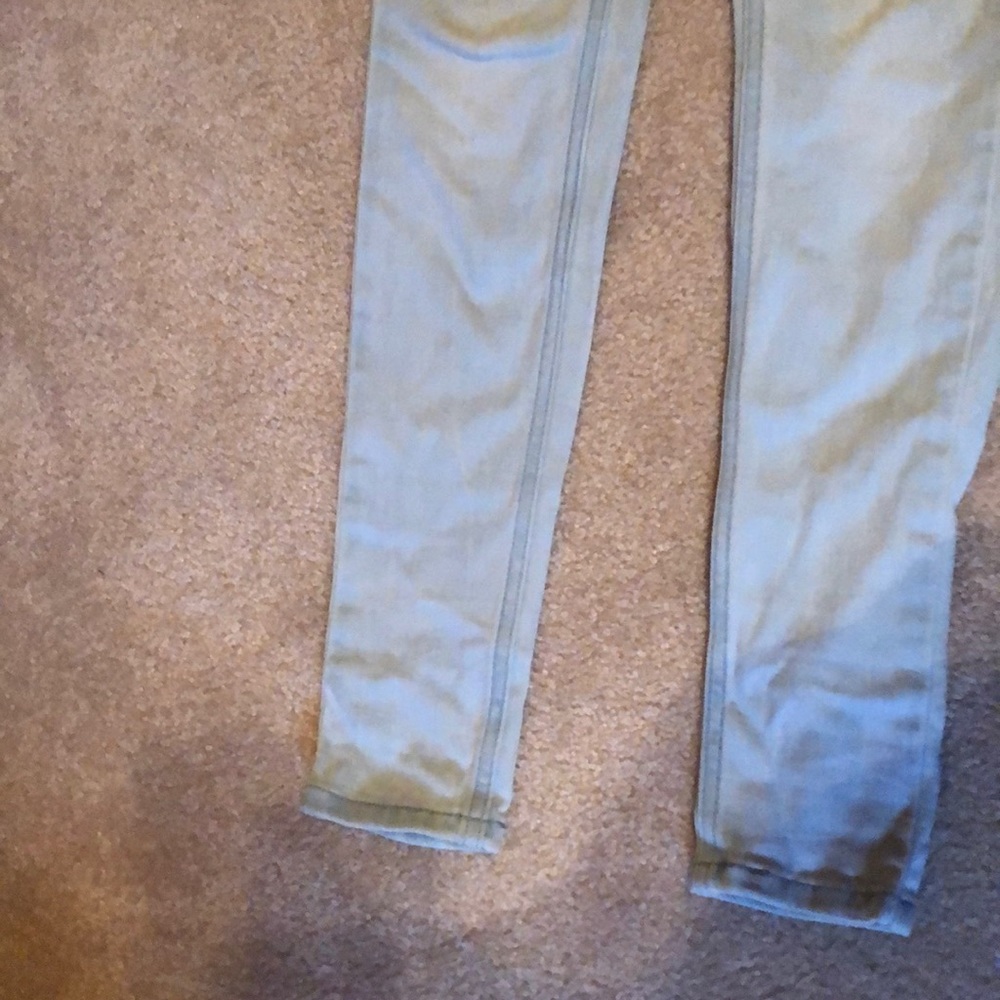 Too small! - Picture 3 of 3